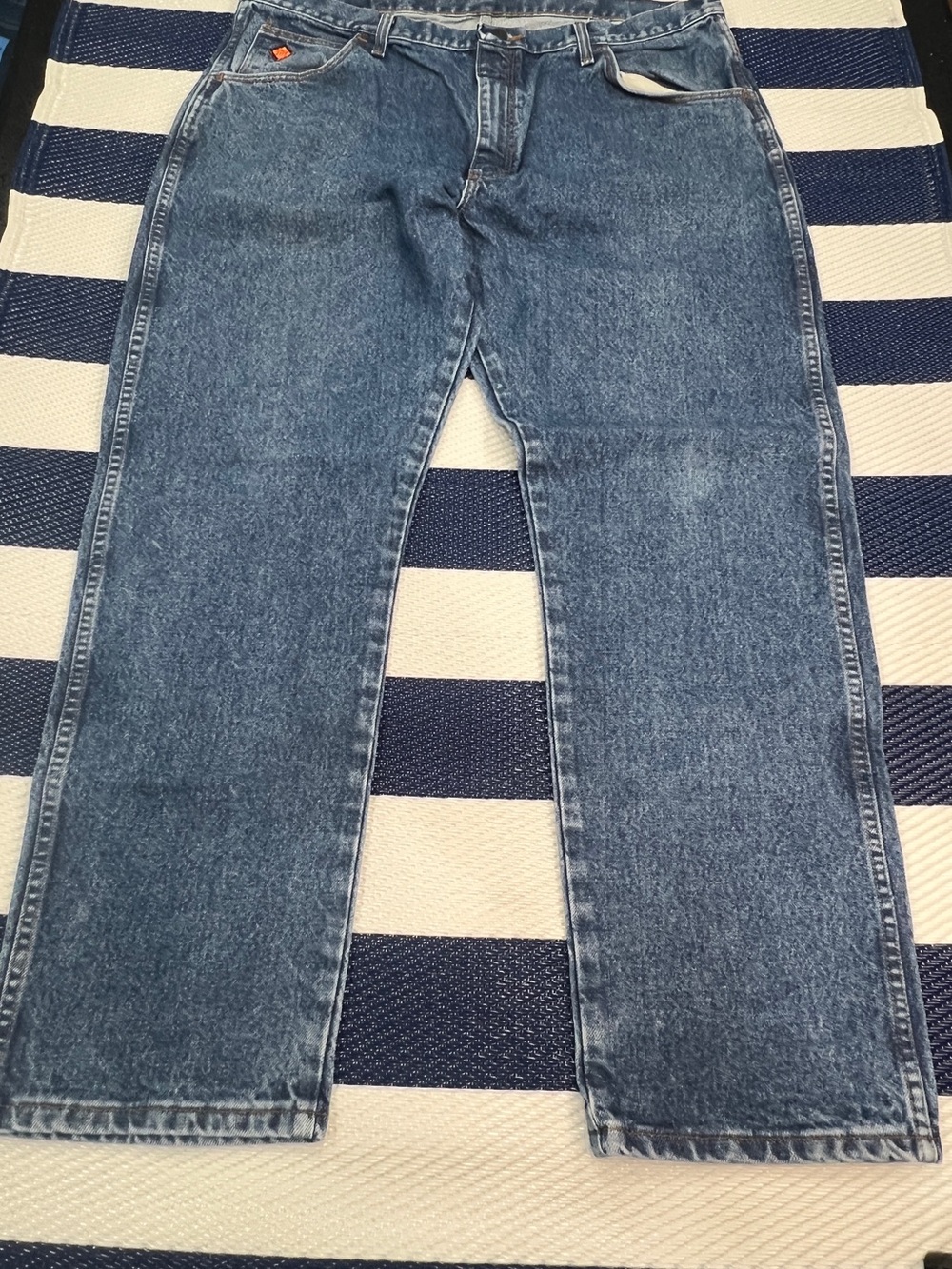 Wrangler Relaxed Fit Straight Leg Jeans Men’s 28x30 Medium Wash